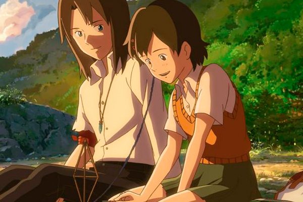 Asuna y Shun se encuentran sentados en un entorno mágico, contemplando un objeto raro que brilla con un aura misteriosa en Children Who Chase Lost Voices.